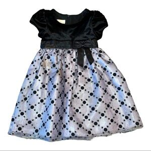 𝅺american Princess Size 2T Black Velvet Top, Silver Glitter Skirt, Satin Sash